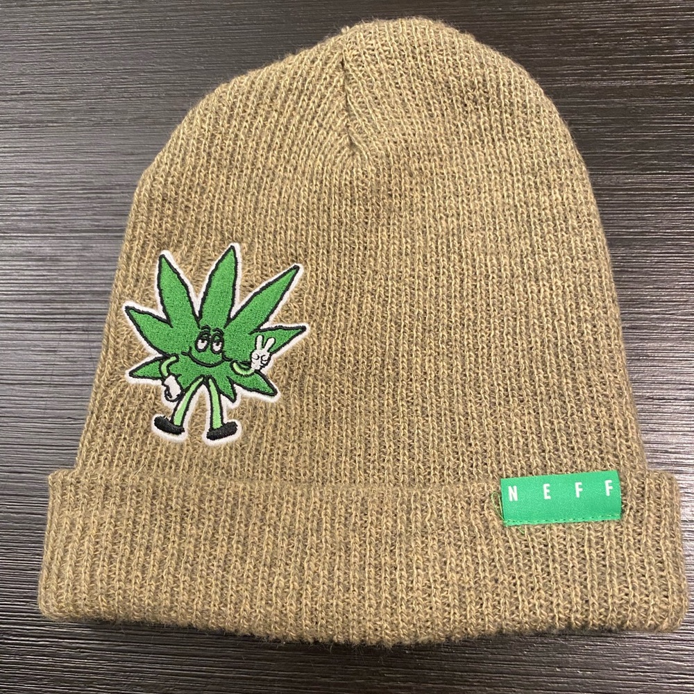 Men’s Neff Beanie with Green Pot Leaf Design NWOT